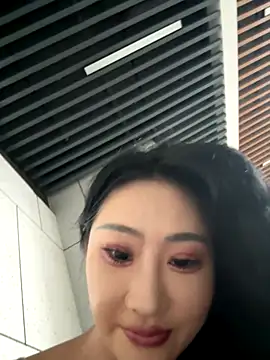 so-linger nude strip on cam for live sex video chat