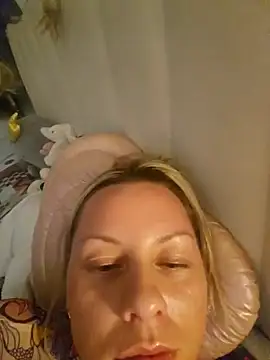 Sparkle2206 nude strip on cam for live sex video chat