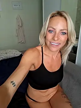 Bellarose_xx nude strip on cam for live sex video chat
