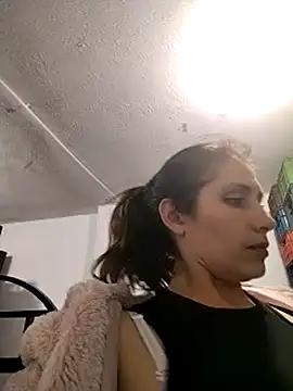 Alysson– nude strip on cam for live sex video chat