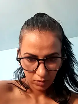 Jennifer_Squirt nude strip on cam for live sex video chat