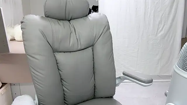 lengiiiii nude strip on cam for live sex video chat