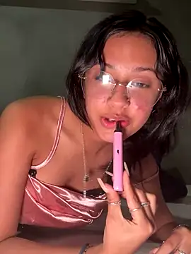 lynn9000 nude strip on cam for live sex video chat