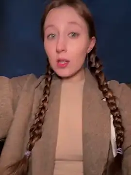 FroggyAnna nude strip on cam for live sex video chat