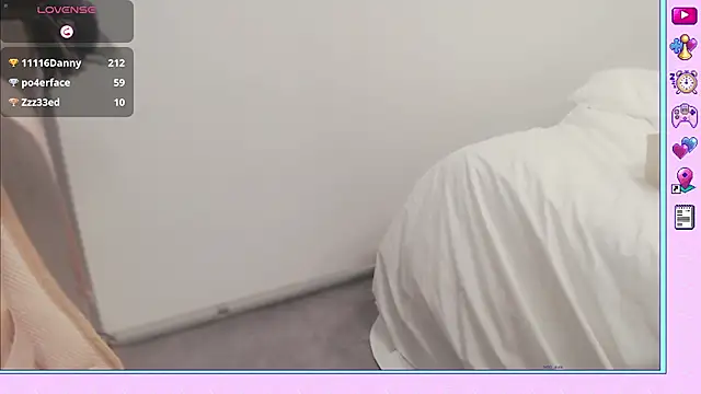 Heramirror nude strip on cam for live sex video chat