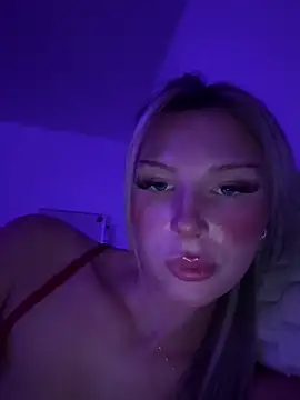 blondeeee nude strip on cam for live sex video chat