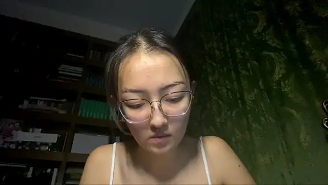 LinaClous nude strip on cam for live sex video chat