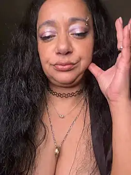 PichyPrettyPussy nude strip on cam for live sex video chat