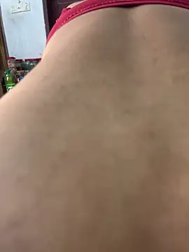 Little-Queen nude strip on cam for live sex video chat