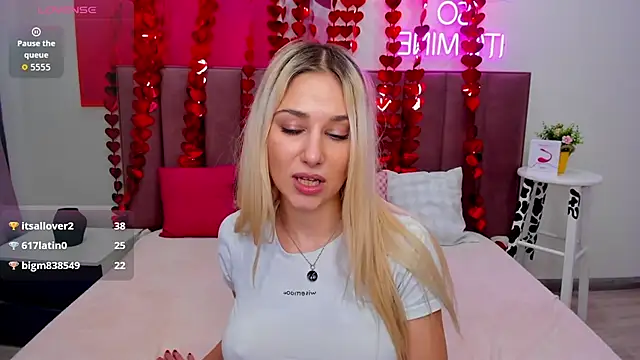 MIla_Stunning nude strip on cam for live sex video chat