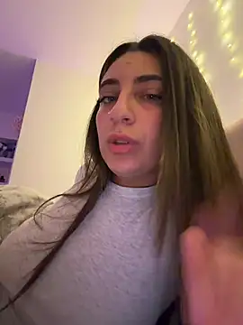 CuteJuliaa nude strip on cam for live sex video chat