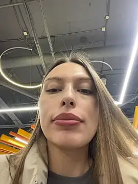 LeiaMood nude strip on cam for live sex video chat