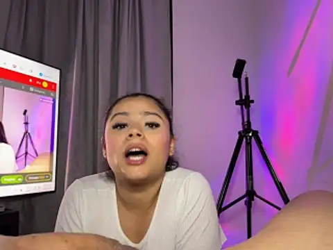 queenryan nude strip on cam for live sex video chat