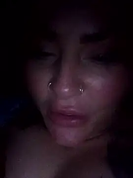 Kandi-kiss nude strip on cam for live sex video chat