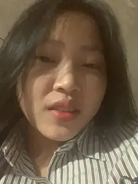 hinami-lo nude strip on cam for live sex video chat