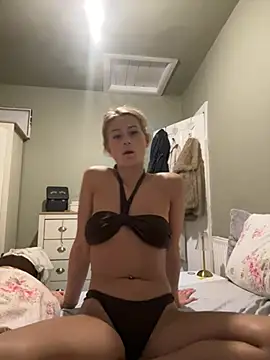 quirkyprincess nude strip on cam for live sex video chat