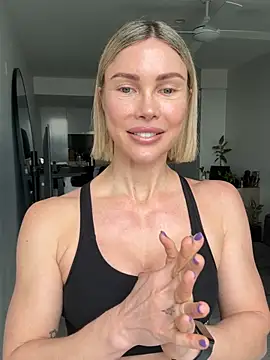 raeparks nude strip on cam for live sex video chat